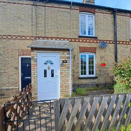 Generous 3 Bed In The Heart Of The Village ฮันติงตัน ภายนอก รูปภาพ