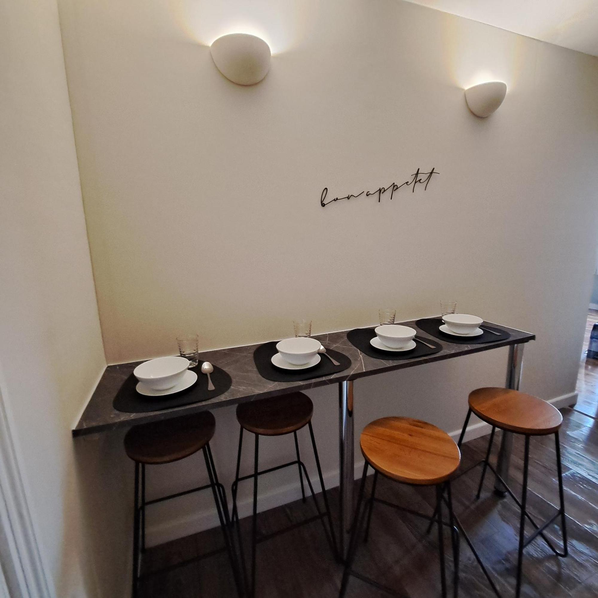 Generous 3 Bed In The Heart Of The Village ฮันติงตัน ภายนอก รูปภาพ