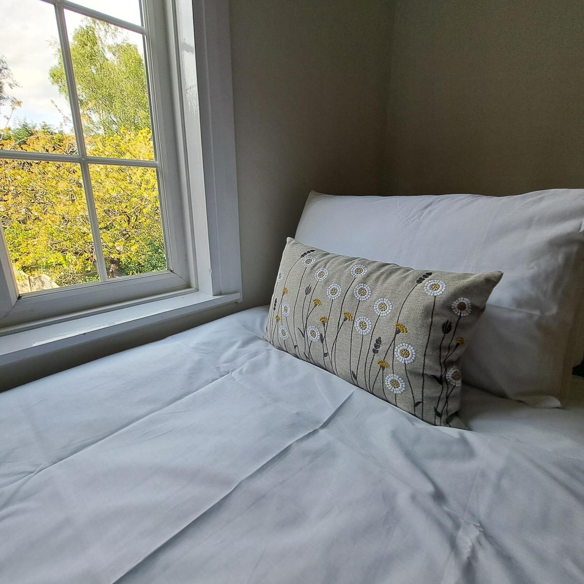 Generous 3 Bed In The Heart Of The Village ฮันติงตัน ภายนอก รูปภาพ