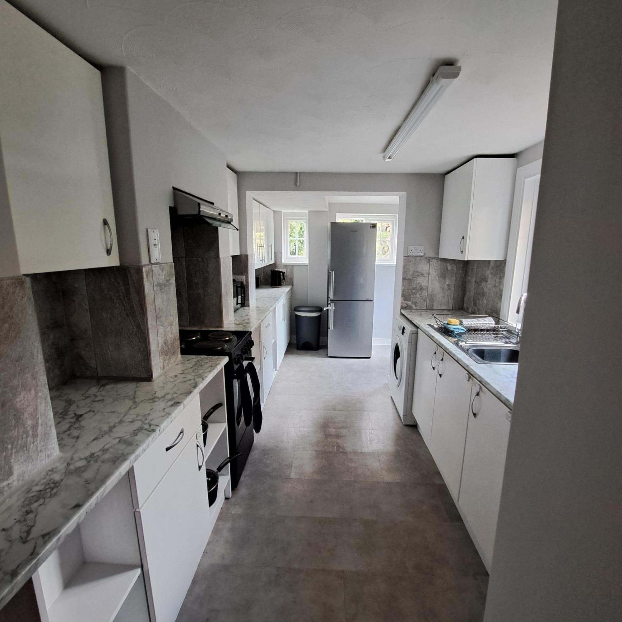 Generous 3 Bed In The Heart Of The Village ฮันติงตัน ภายนอก รูปภาพ